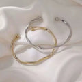 Elegantes Twist-Armband – Minimalistischer und zeitloser Schmuck